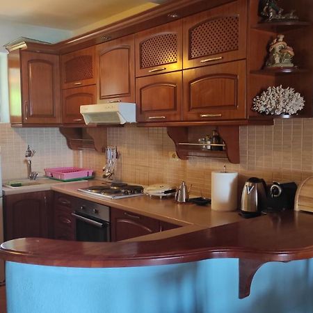 Q Bay Apartments Кепаро Екстериор снимка